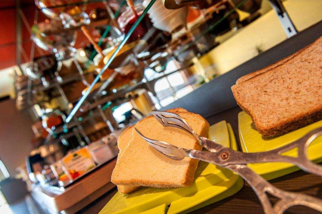 Brit Hotel Confort Villeneuve Sur Lot Bias  Restaurant foto